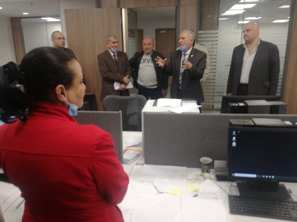 رئيس مصلحة الجمارك يزور مركز الخدمات اللوجستية بميناء الإسكندرية البحرى