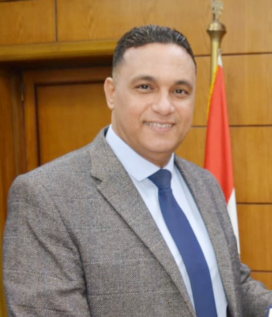 الدكتور ايمن مختار محافظ الدقهلية 