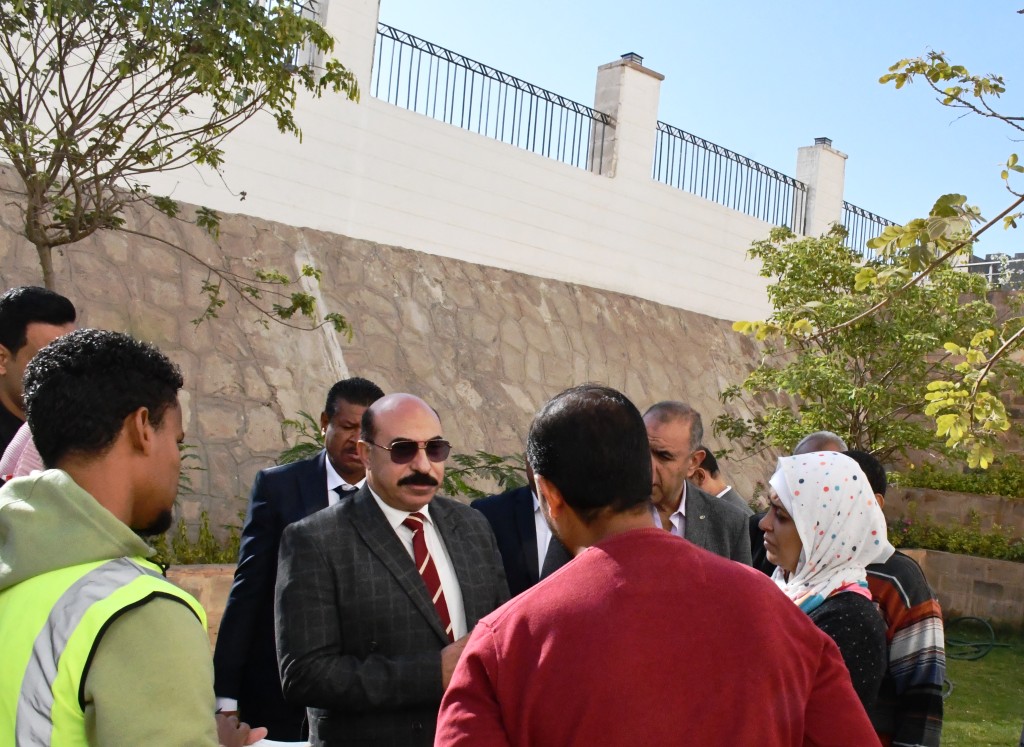 محافظ أسوان يتفقد اللمسات النهائيةتمهيدا لإفتتاح مكتبة مصر العامة
