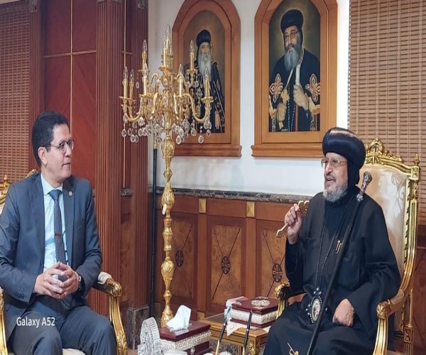 رئيس جامعة بنها يقدم التهنئة للأنبا مرقس مطران شبرا الخيمة