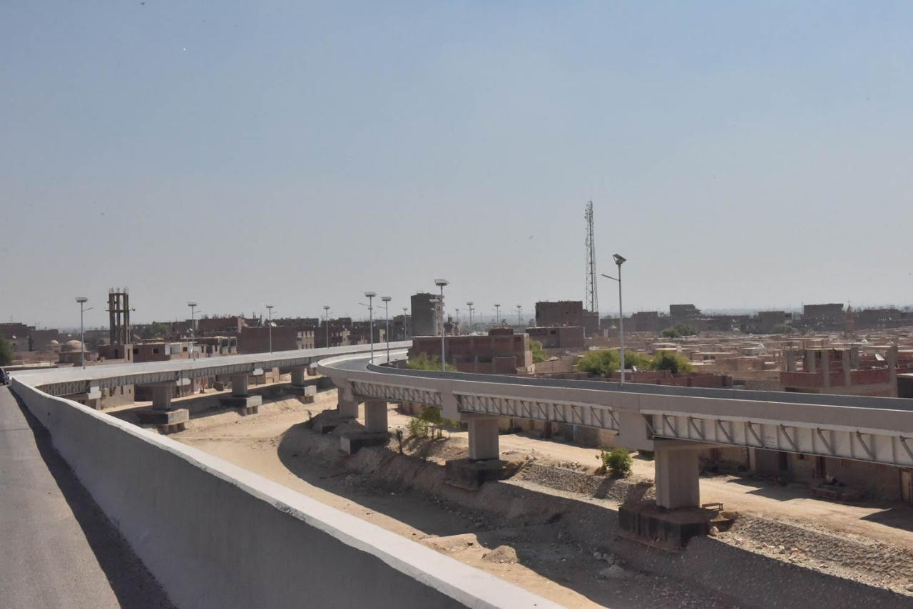 محافظ أسيوط يتفقد أعمال محور الهضبة الغربية 