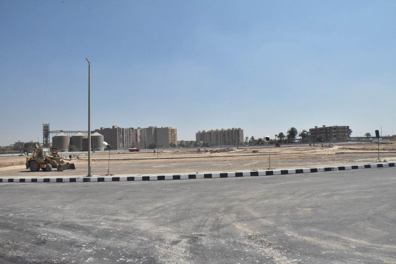 محافظ أسيوط يتفقد أعمال محور الهضبة الغربية 