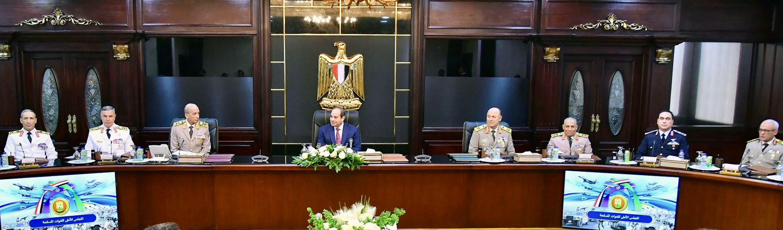 المتحدث الرئاسي ينشر صور اجتماع الرئيس السيسي بالمجلس الأعلى للقوات ا