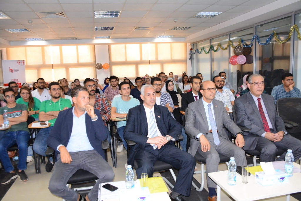 رئيس جامعة أسيوط يشهد احتفال معهد تكنولوجيا المعلومات 