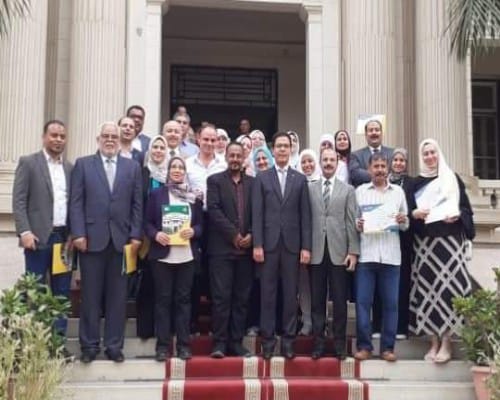 رئيس جامعة بنها يتوسط المشاركين في دورة  TOT 