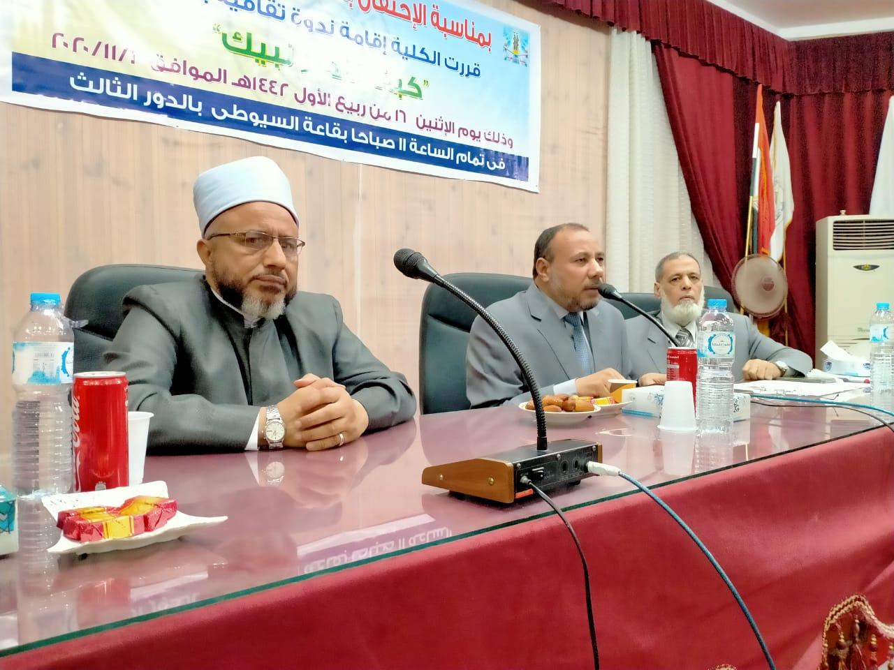 جانب من الندوة