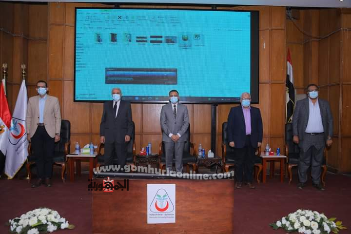 مستشفيـات جامعـة المنوفيـة تكـرم أميـن عـام الجامعــة 