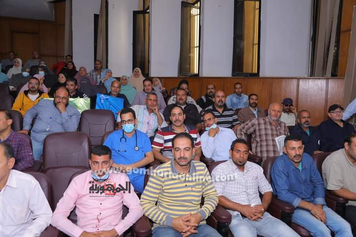 مستشفيـات جامعـة المنوفيـة تكـرم أميـن عـام الجامعــة 