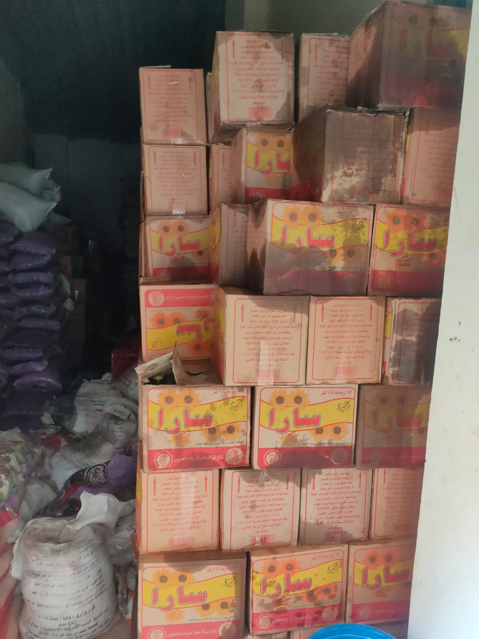 التموين تضبط 14 طن زيت مخزن بغرض الاحتكار بالدقهلية 