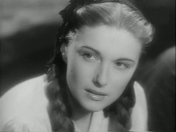 الفنانة مريم فخر الدين