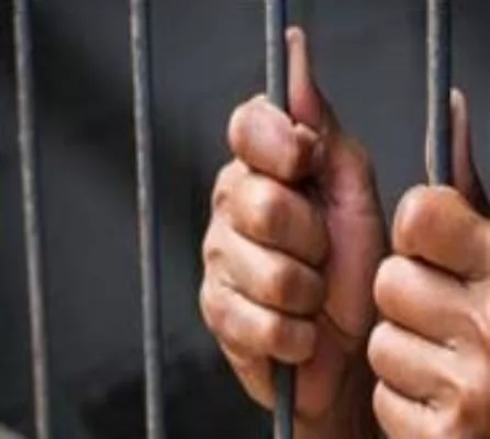 المؤبد لعاطل بالقليوبية لحيازته سلاحا آلياً ومقاومة الشرطة بالقوة