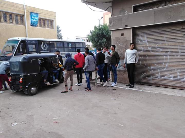 أولياء امور الطالبات يستغيثون من معاكسة وتحرش  الشباب المراهق  بالطالبات فى شارع المدارس ببلقاس