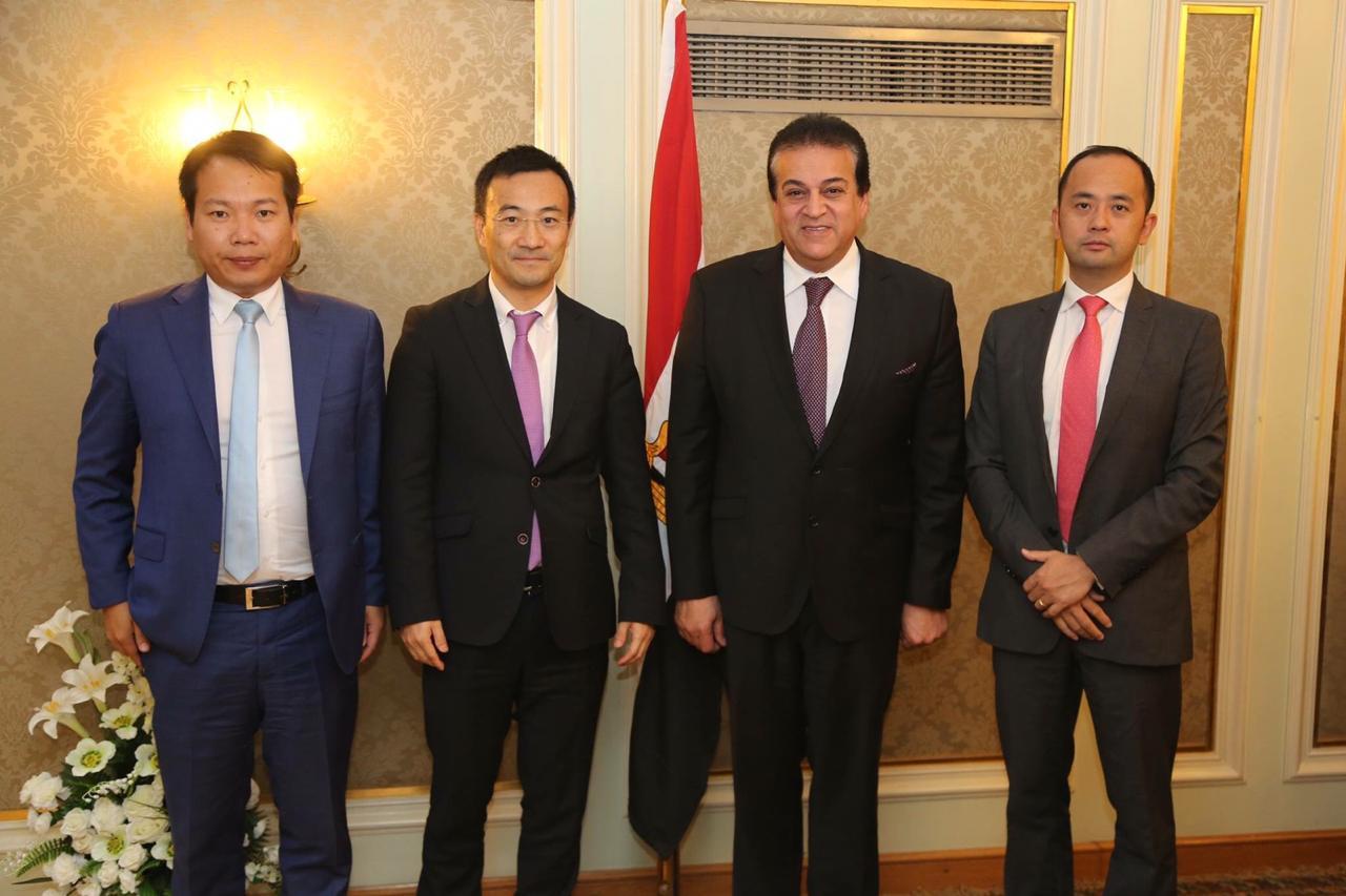 عبد الغفار يبحث آليات التعاون مع نائب رئيس هواوي الصينية