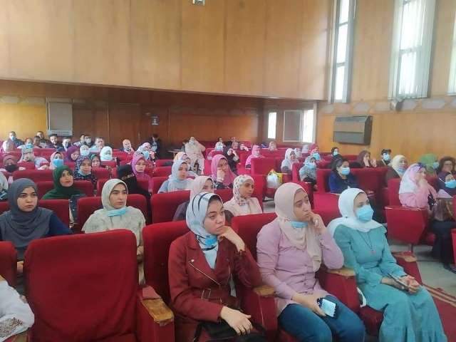  ندوة تثقيفية في الشرقية عن مرض الإيدز وطرق الوقاية والعلاج ..صور