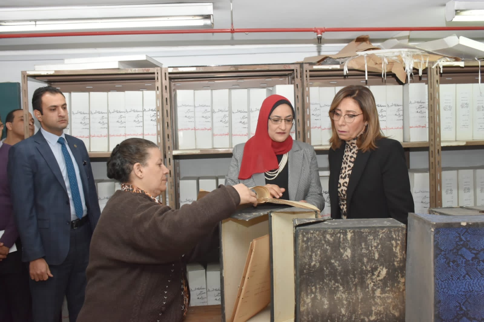 وزيرة الثقافة تتفقد دار الكتب والوثائق القومية