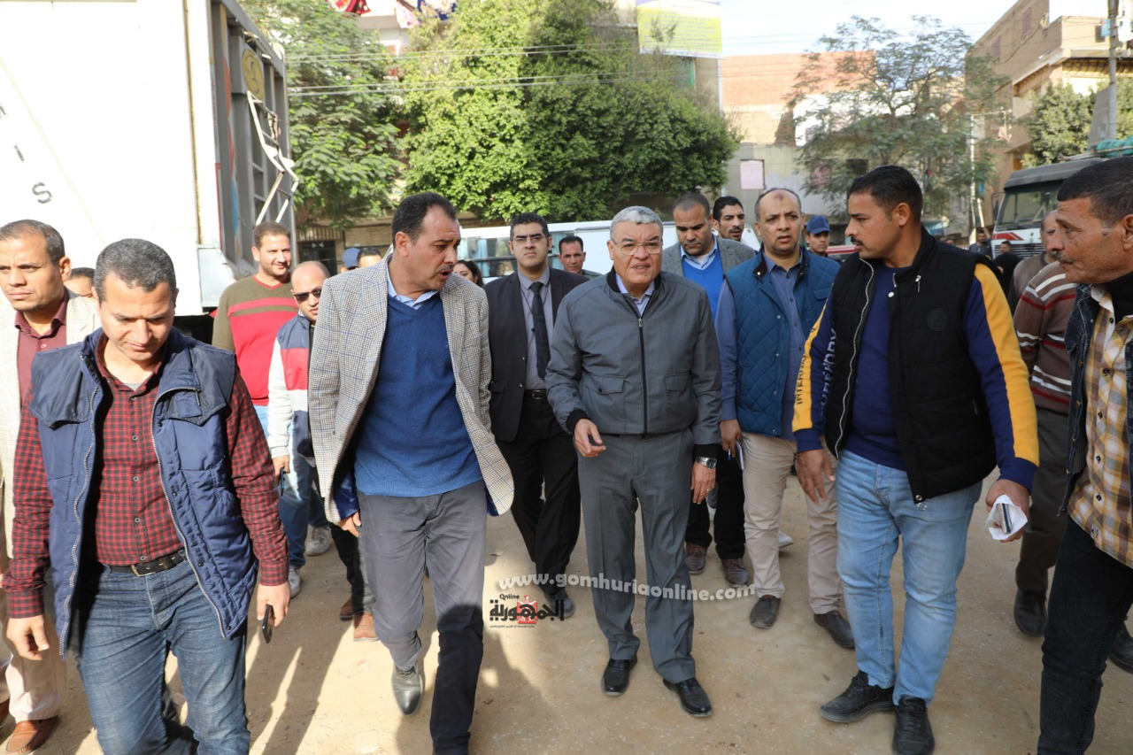 محافظ المنيا يتفقد الخدمات العامة وتوافر السلع الغذائية ببني مزار
