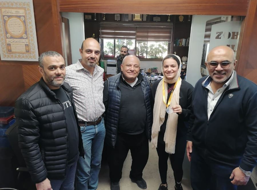 الزهور يكرم بطلة الاسكواش نور وجيه