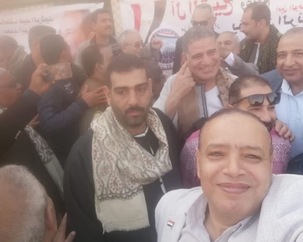 اهالي قرية منقباد وعزبة كريم باسيوط يبايعون السيسي