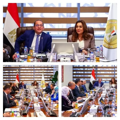 وزيرة التنمية المحلية ووزير المالية خلال الإجتماع