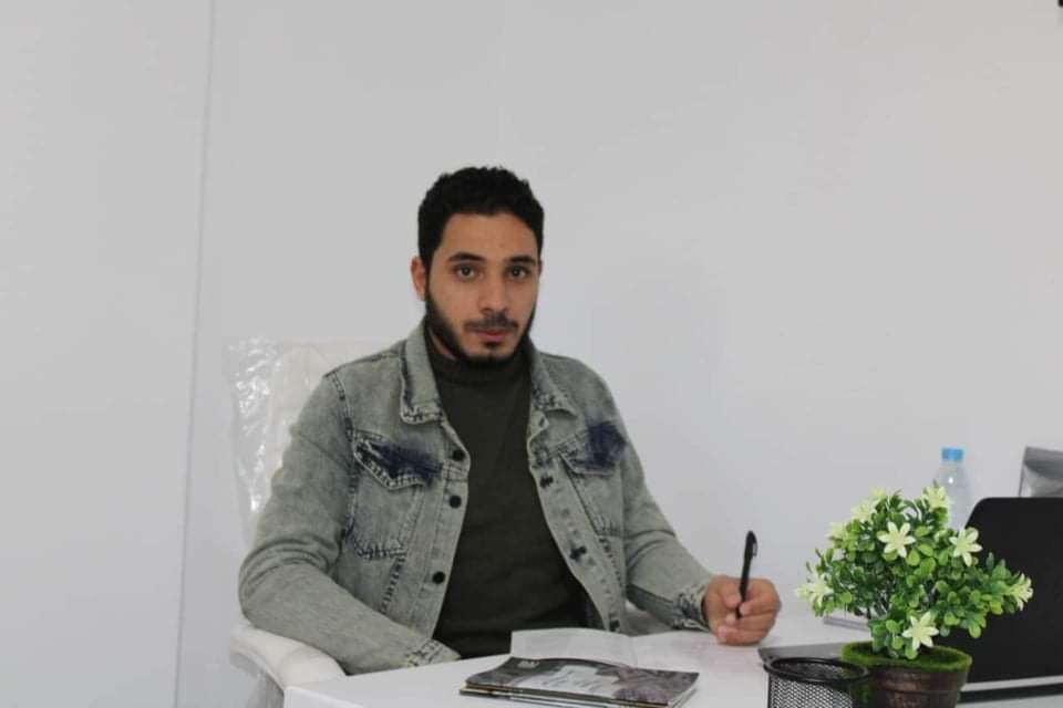 الكاتب أحمد شرف