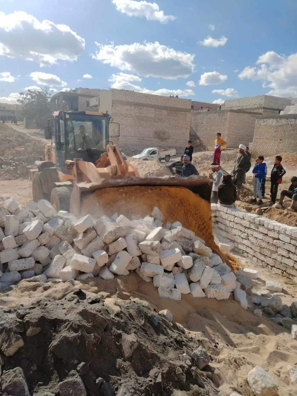 إزالة 136 حالة تعد على الأرض الزراعية وأملاك الدولة بمراكز المنيا