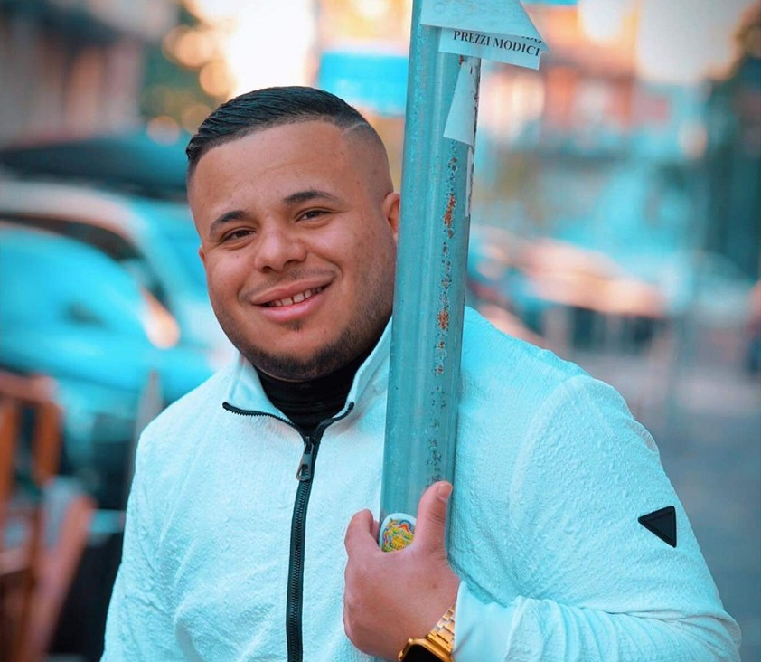الفنان محمد الشحات