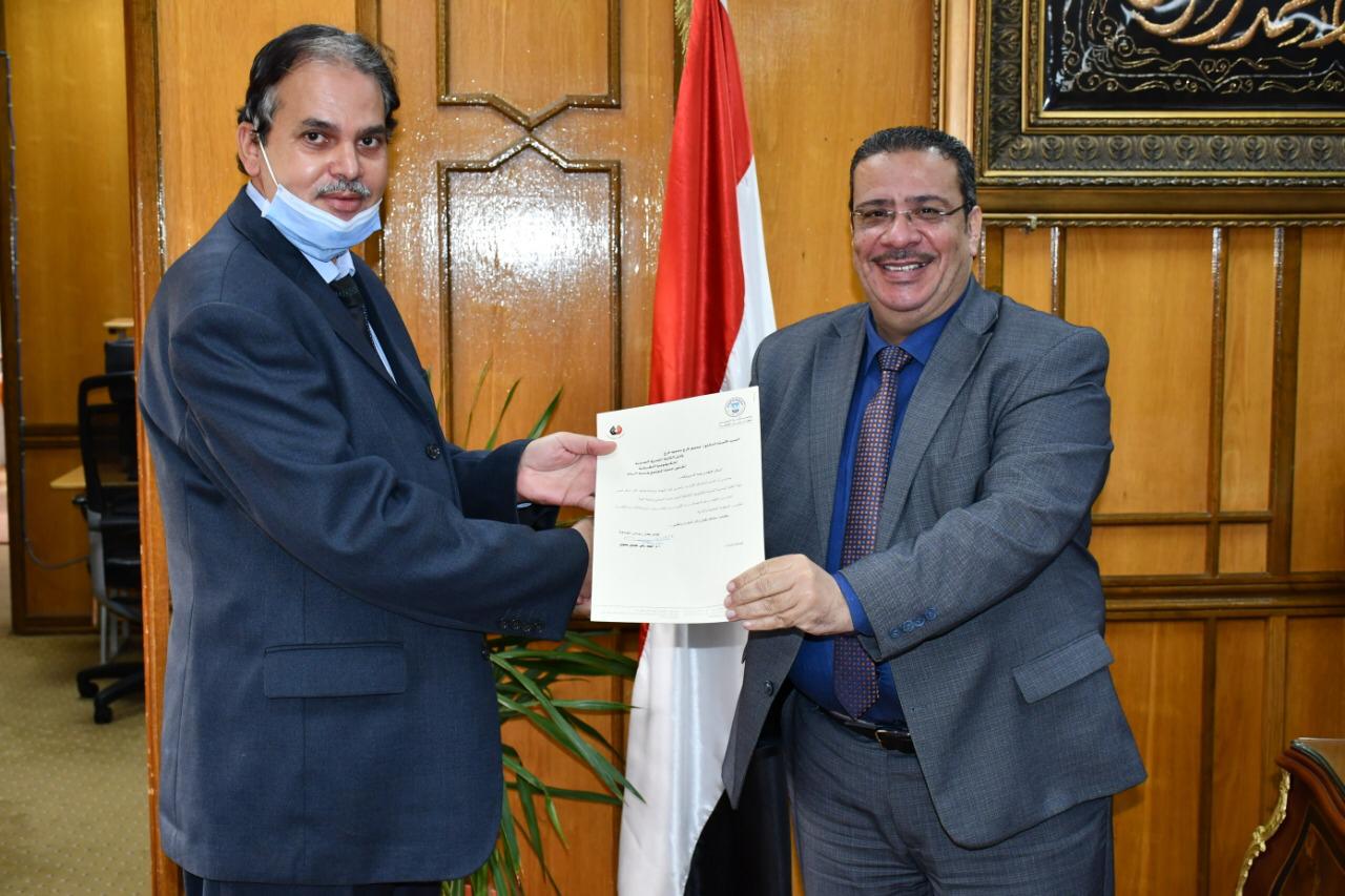 رئيس جامعة القناة يستقبل د. محمود فرج