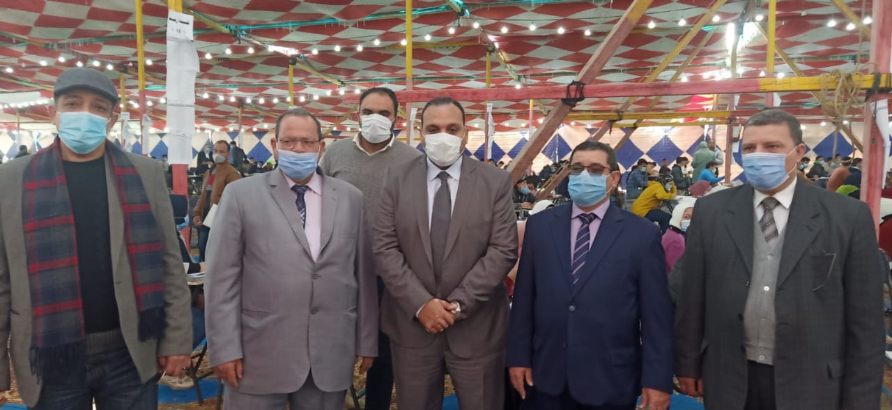 نائب رئيس جامعة بنها يتفقد أول اختبار الكترونى لطلاب كلية الحاسبات و سير الامتحانات بكلية الحقوق