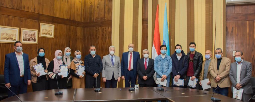 بالصورجامعة طنطا تكرم المتميزين في الأنشطة الطلابية