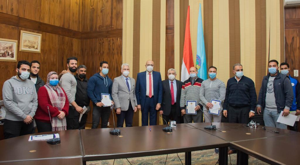 بالصورجامعة طنطا تكرم المتميزين في الأنشطة الطلابية