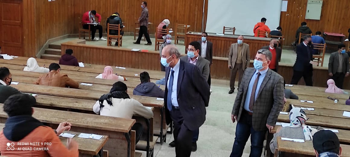 رئيس جامعة المنيا يتابع ميدانيا الإجراءات الاحترازية 