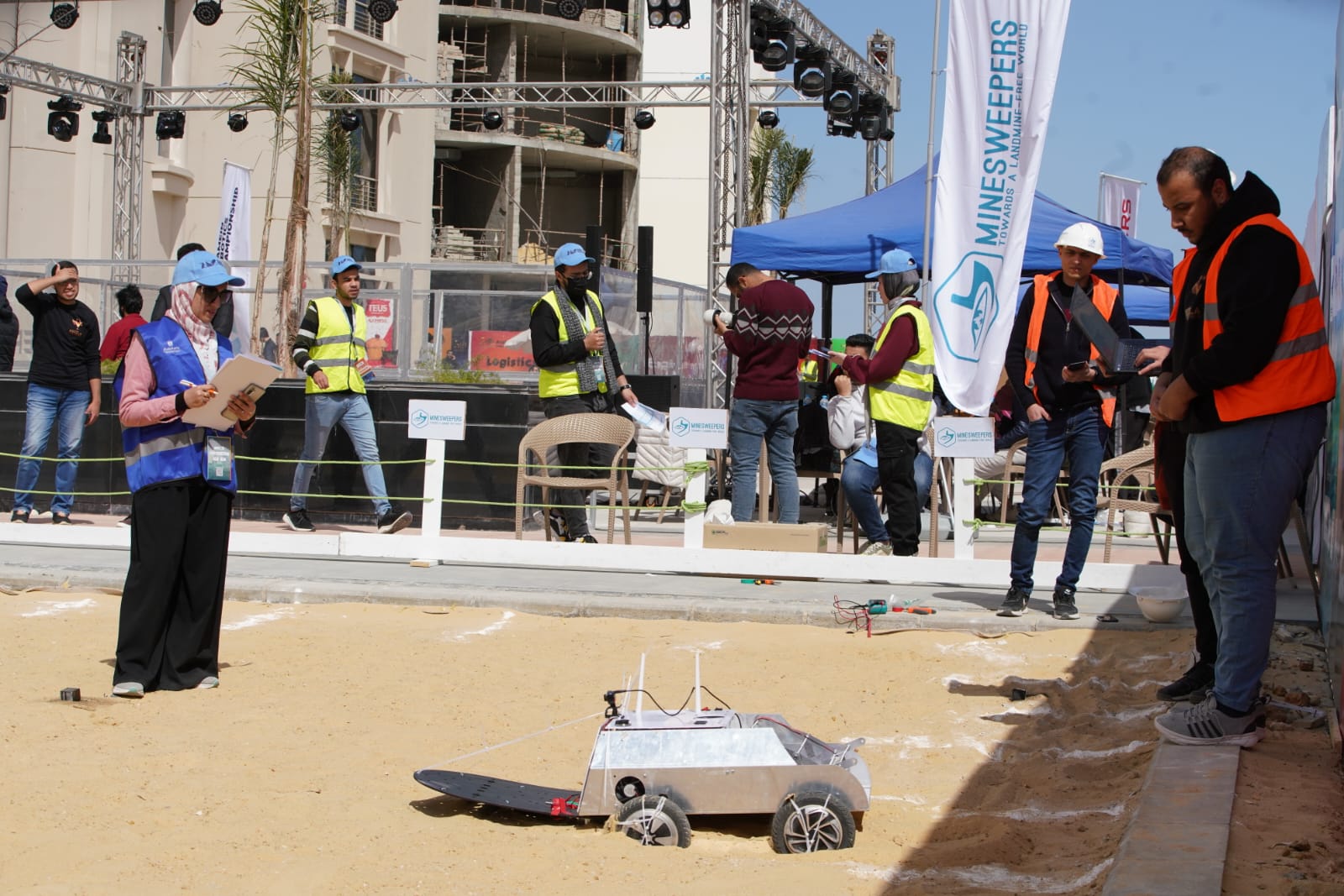 فرع الأكاديمية بمدينة العلمين الجديدة يحتضن منافسات المسابقة الدولية للروبوتات  ( ARC )