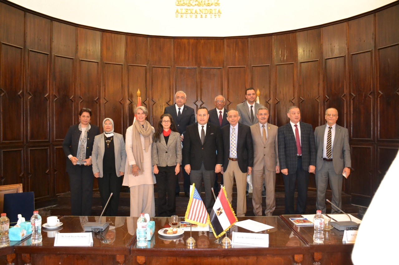 رئيس جامعة الاسكندرية يستقبل وفد دبلوماسيا لبعثة السفارة الامريكية بالقاهرة 