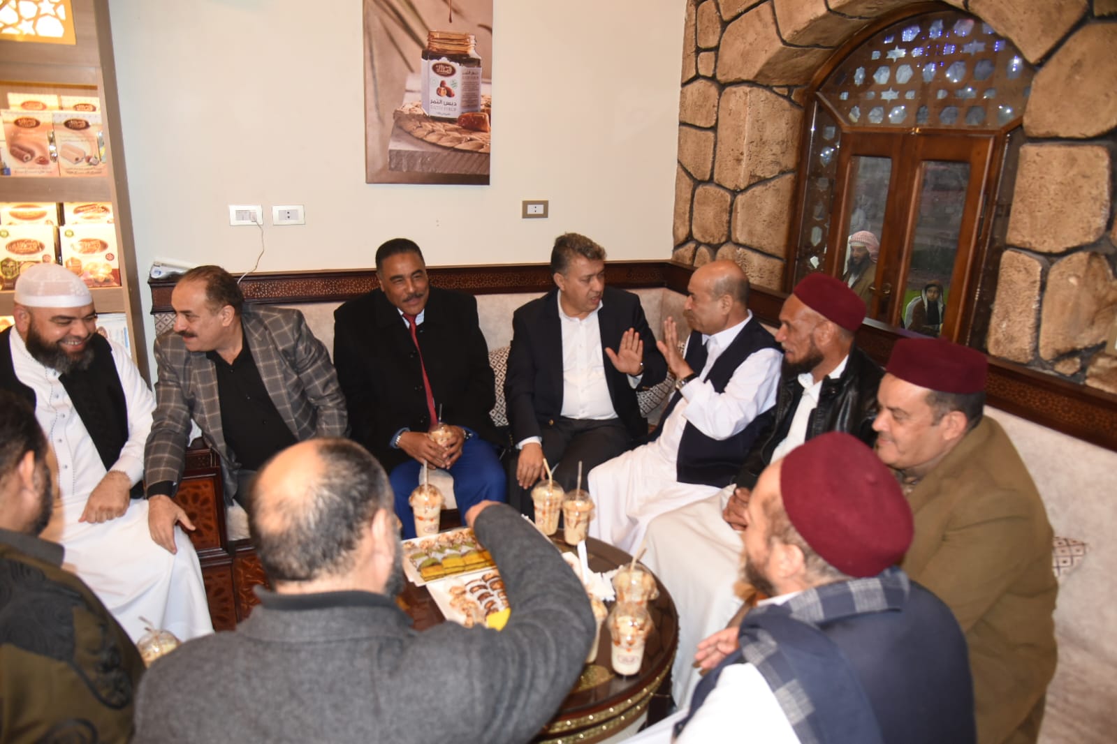 محافظ مطروح يفتتح احد منافذ شركات بيع منتجات التمور بمطروح