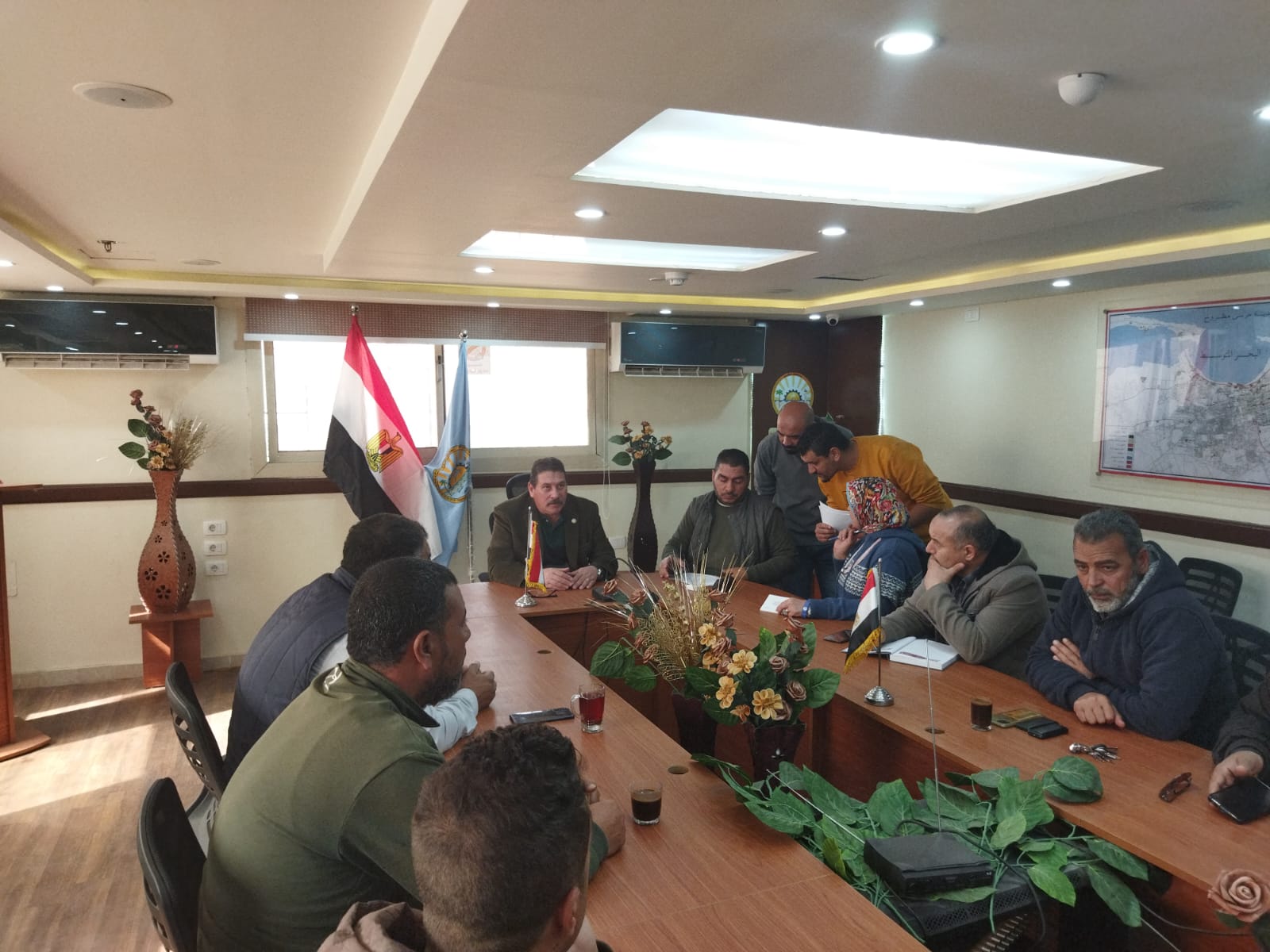 عبد المجيد يتابع موقف تنفيذ مشروعات البنية التحتية بمرسي مطروح
