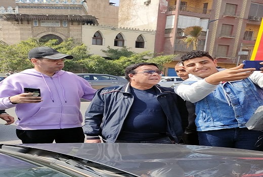 الفنان احمد ادم