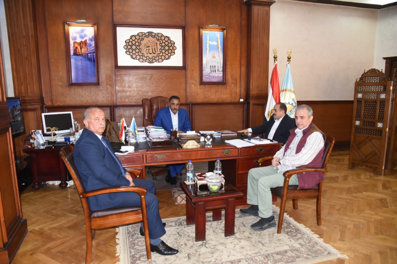 دعم رؤساء لجان البت الفنى في طلبات التصالح بمطروح