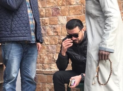 الحزن يسيطرعلى نقيب الموسيقيين فى وداع صديقه حلمى بكر.. صور