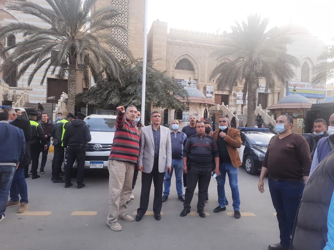 رئيس جهاز مدينة 6 أكتوبر  يقود حملة لضبط المخالفات ورفع الإشغالات .. صور