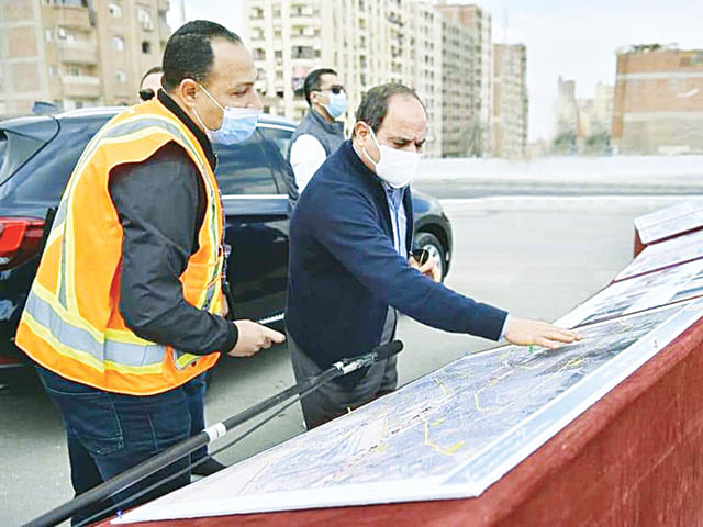 السيسي تفقد أعمال تطوير المحاور والطرق شرق القاهرة