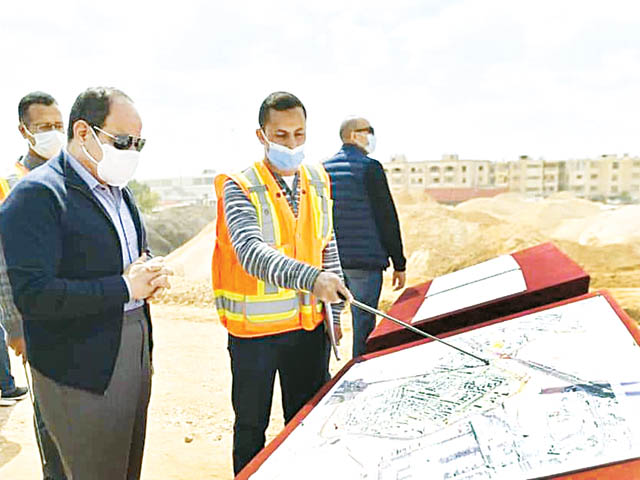 السيسي تفقد أعمال تطوير المحاور والطرق شرق القاهرة