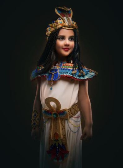 بـ الزى الفرعونى.. الطفلة مريم تخطف الانظار على السوشيال ميديا.. صور