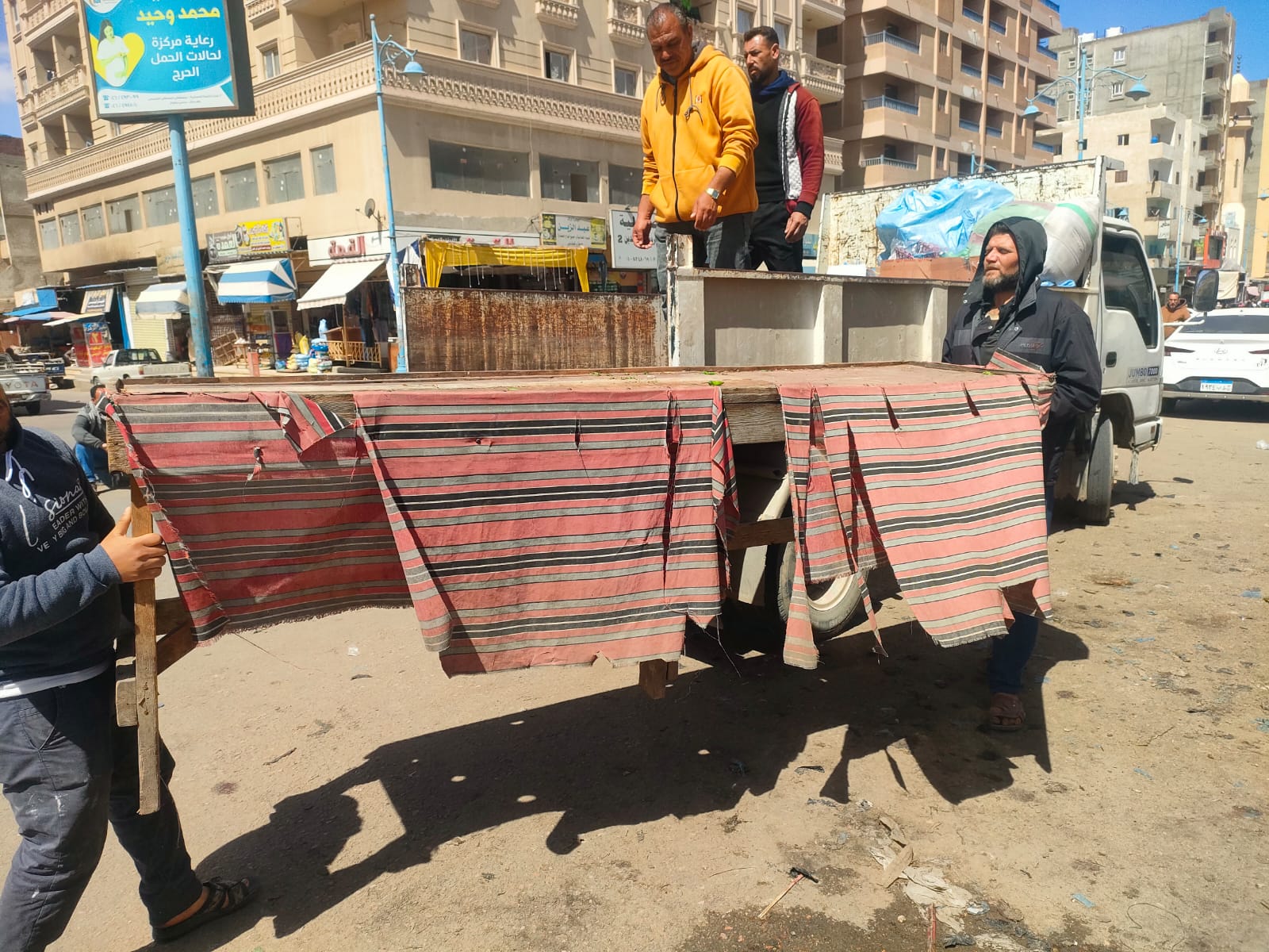 ٣٣٠ مخالفة اشغال ونظافة وبيئة  بحملة مكبرة بمرسي مطروح