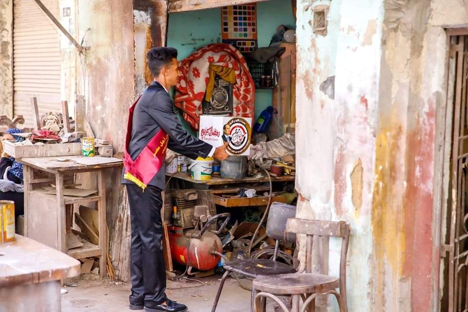 كرتونة رمضان هدية أسرة طلاب من أجل مصر بجامعة السويس   