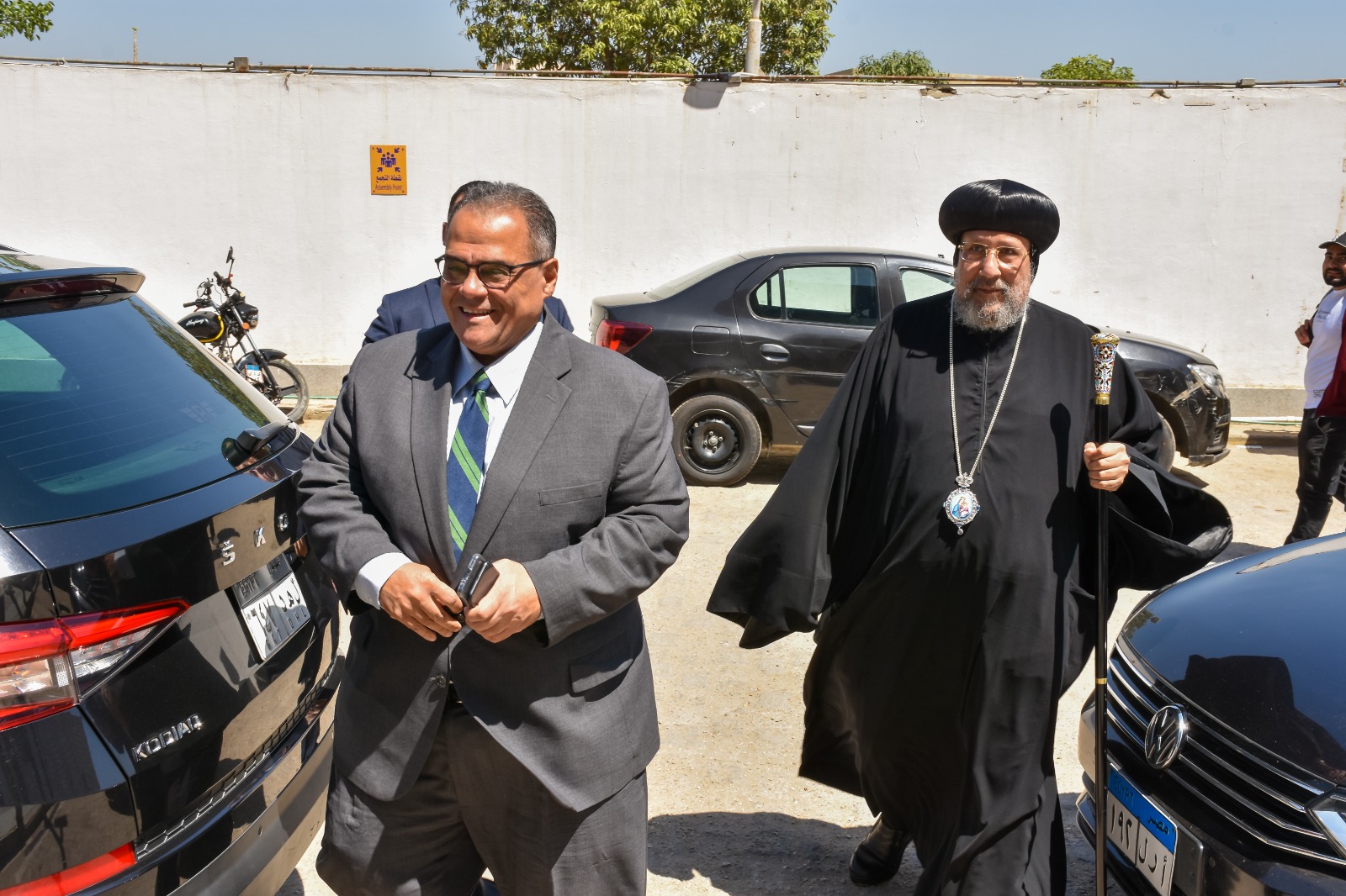 الأنبا أرميا يشهد مناقشة رسالة ماجستير بصيدلة عين شمس