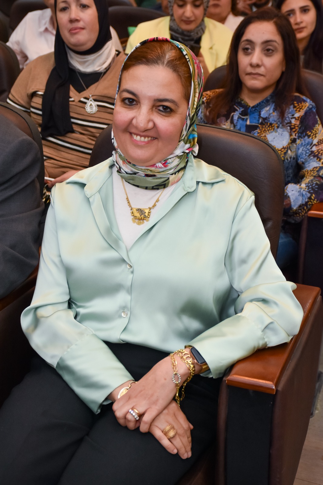 الأنبا أرميا يشهد مناقشة رسالة ماجستير بصيدلة عين شمس