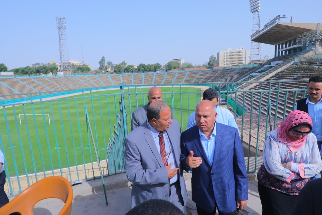 الوزير يلتقي رئيس واعضاء نقابة السكة الحديد ويتفقد استاد السكة الحديد.. صور