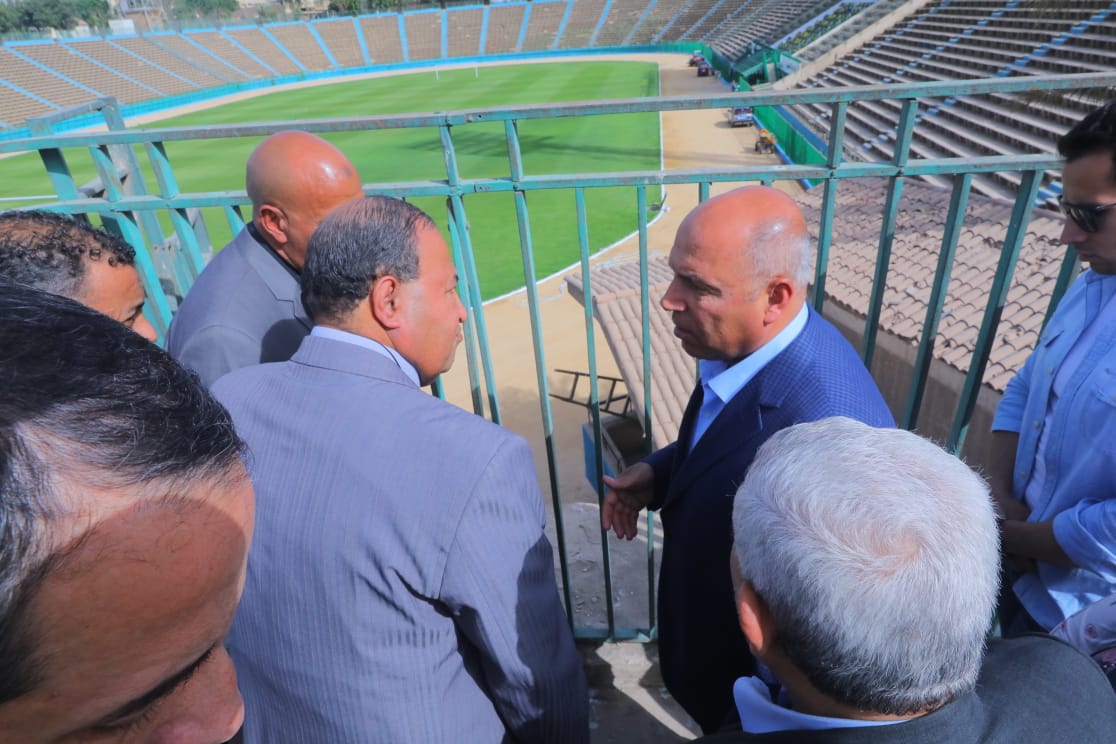 الوزير يلتقي رئيس واعضاء نقابة السكة الحديد ويتفقد استاد السكة الحديد.. صور