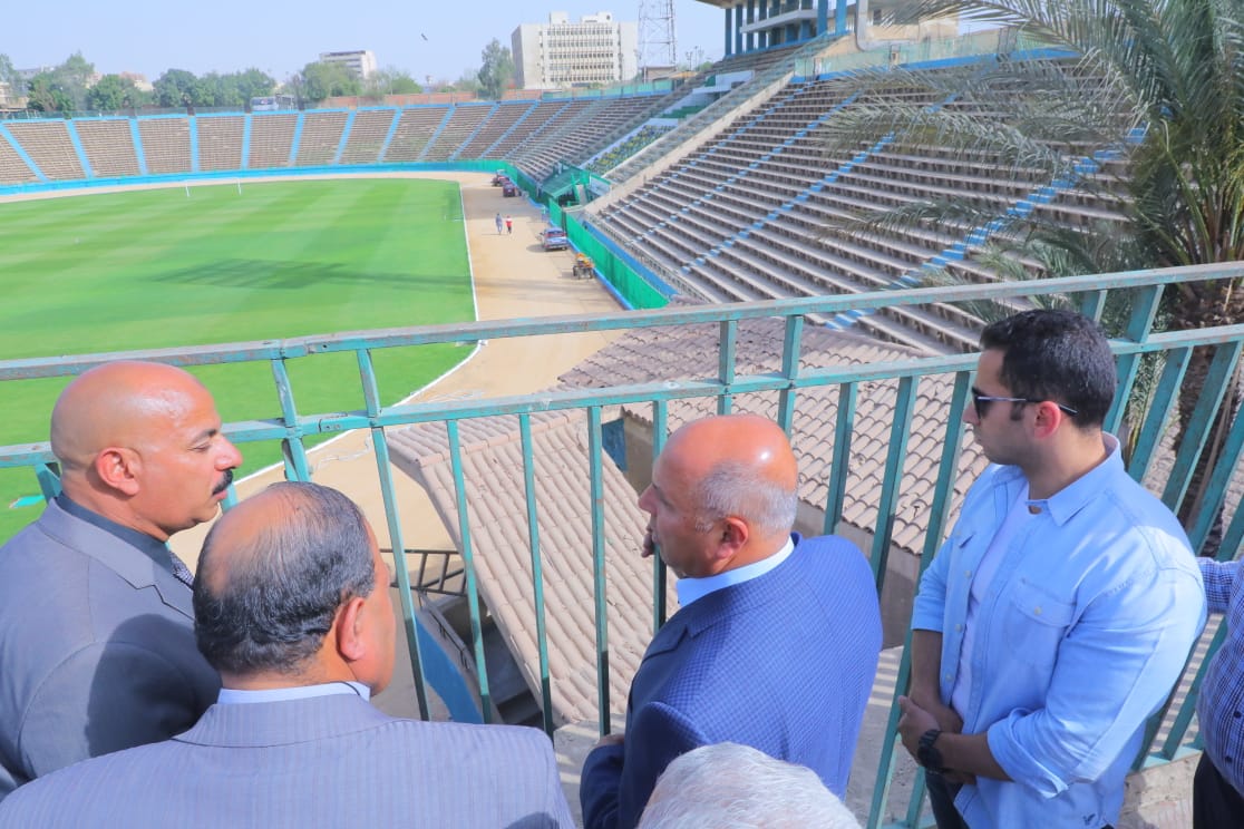 الوزير يلتقي رئيس واعضاء نقابة السكة الحديد ويتفقد استاد السكة الحديد.. صور