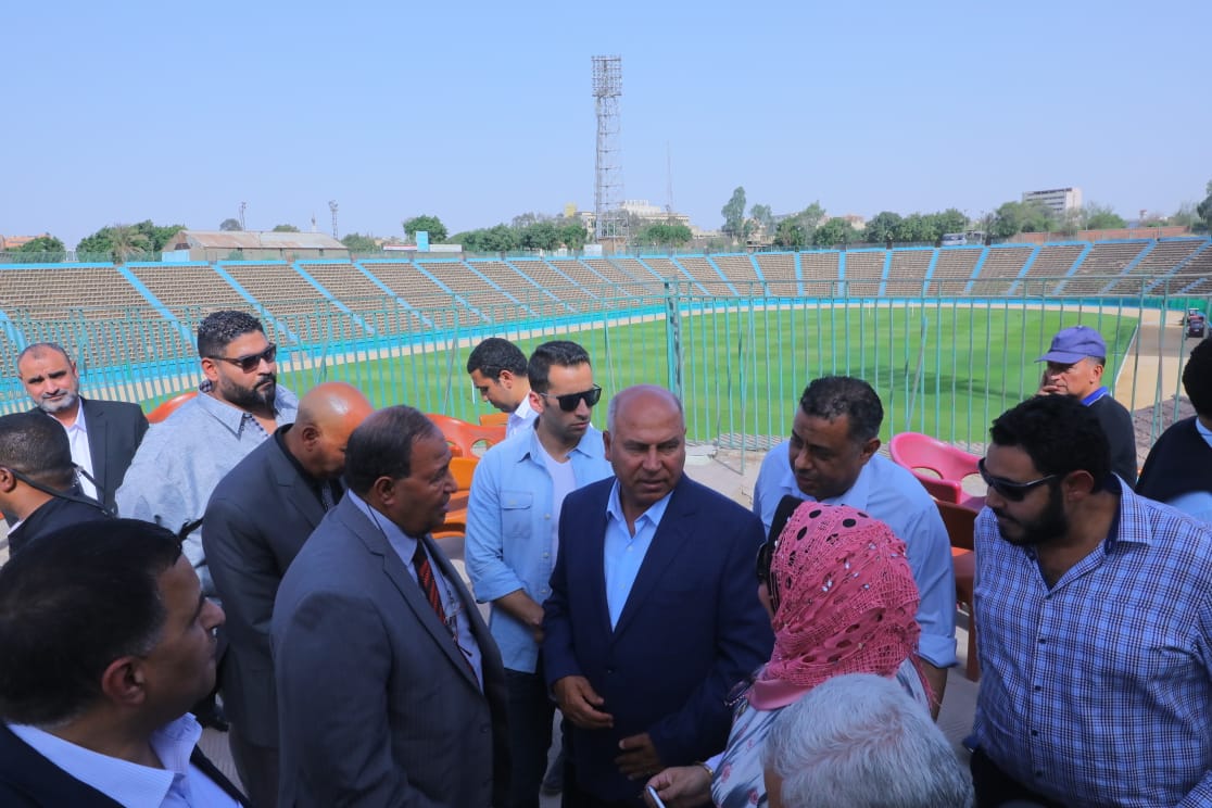 الوزير يلتقي رئيس واعضاء نقابة السكة الحديد ويتفقد استاد السكة الحديد.. صور